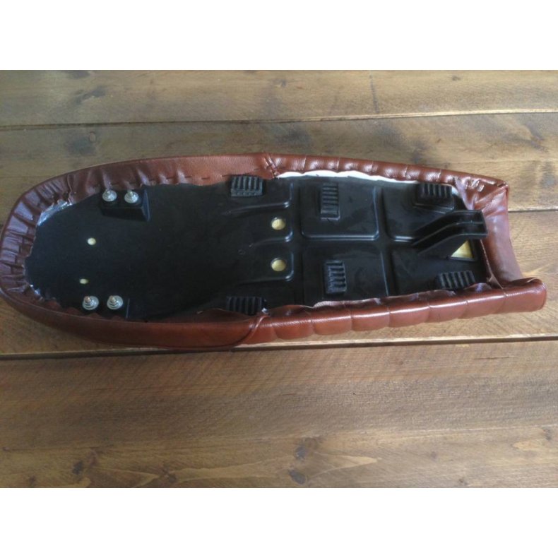 CLASSIC BRAT SDE TUCK ROLL SDE VINTAGE BROWN 85