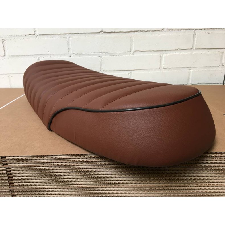 TUCK N' ROLL BRAT SDE ANTIQUE BROWN 44