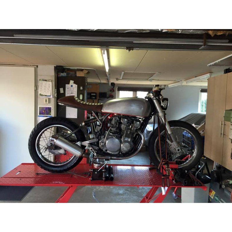 TUCK N' ROLL CAFE RACER SDE BROWN 15