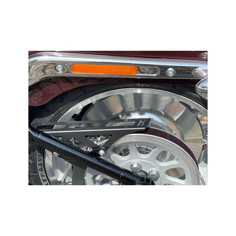 KODLIN, BELT GUARD SOFTAIL. SORT ELLER BRONCE 18-23 Softail M8 models