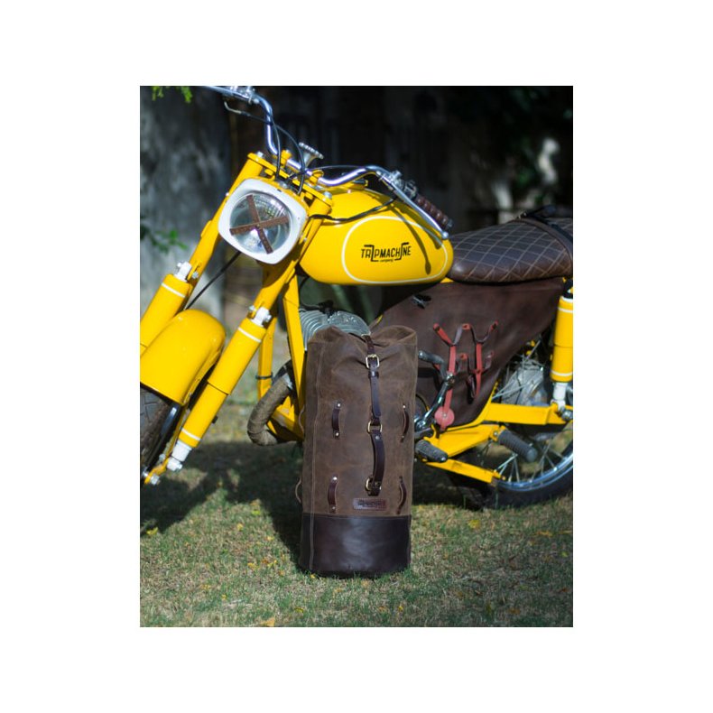 TRIP MACHINE MILITARY DUFFEL. SORT ELLER BRUN.