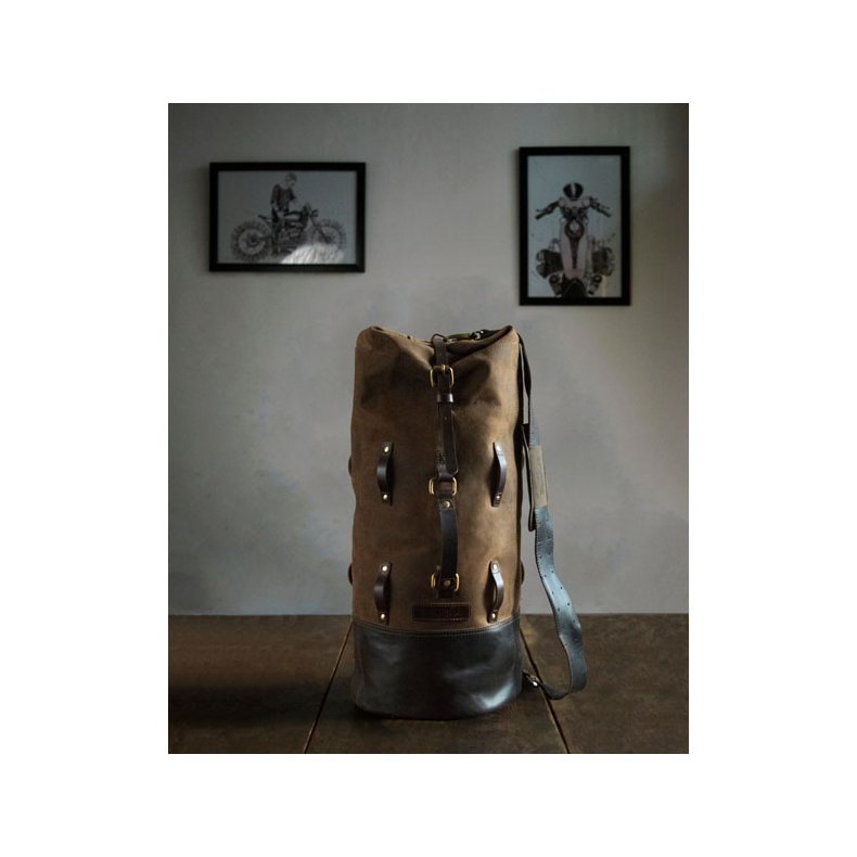 TRIP MACHINE MILITARY DUFFEL. SORT ELLER BRUN.