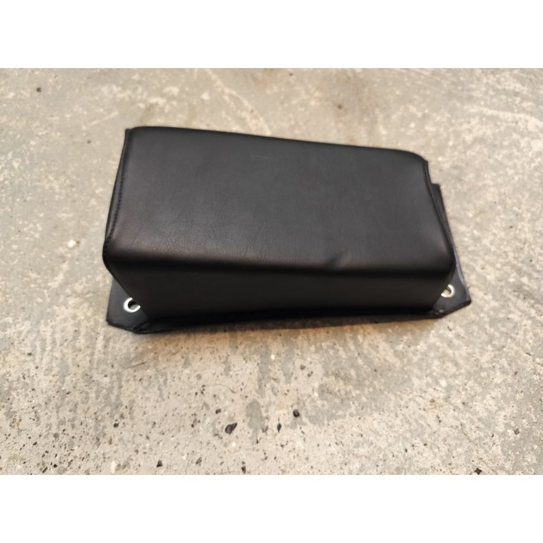 pude til bagskrm 27 x 13 cm