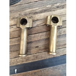 messing risors til 1" styr 1/2" unc gevind til bolte. hjde op til center v styr. 11,3 cm.