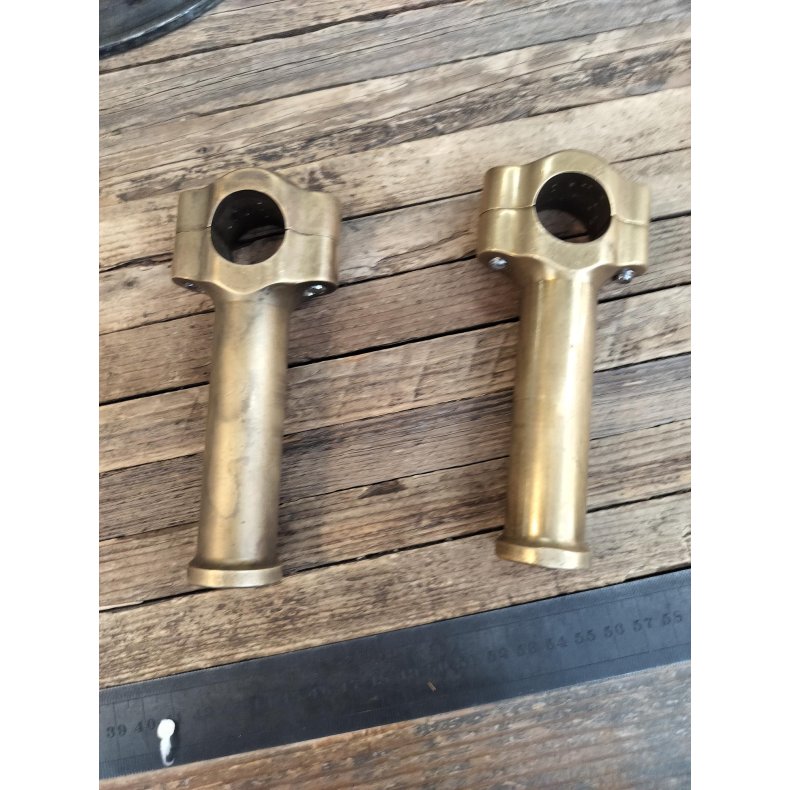 messing risors til 1" styr 1/2" unc gevind til bolte. hjde op til center v styr. 11,3 cm.