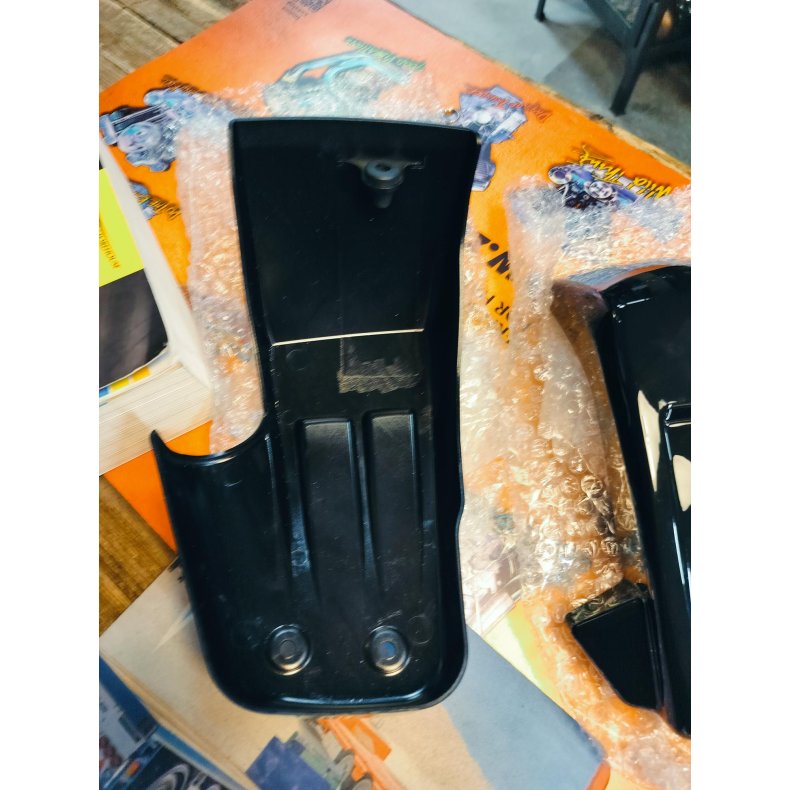 Side cover M8 softail