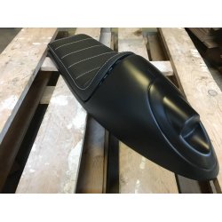 CAFE RACER SDE TUCK 'N ROLL BLACK TYPE 19