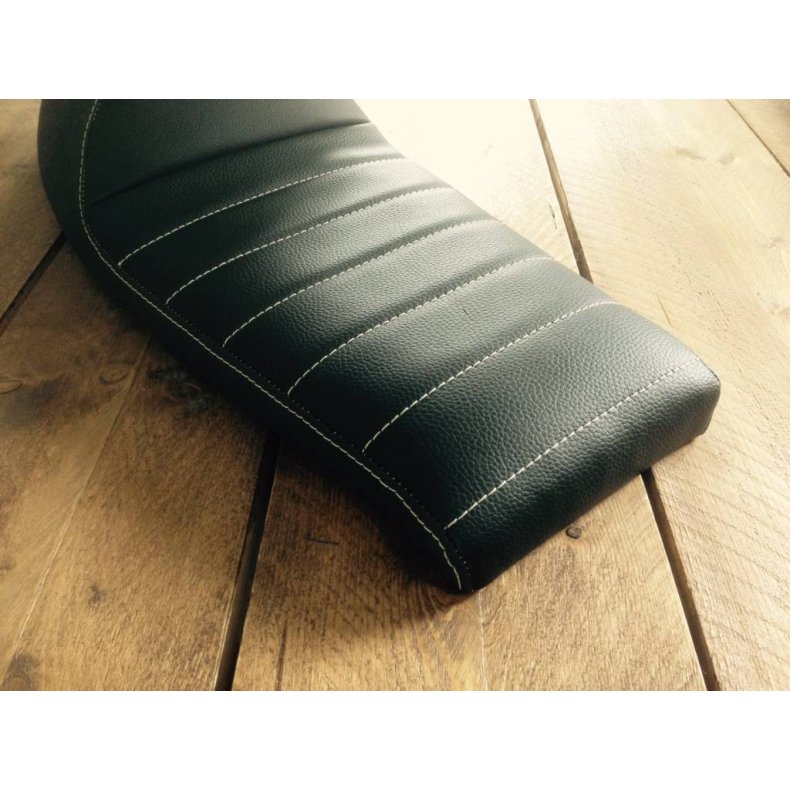 CAFE RACER SDE TUCK N' ROLL STITCH ZWART TYPE 45