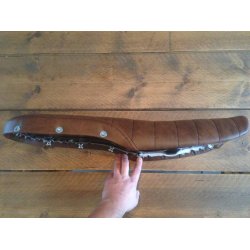 TUCK ROLL SDE VINTAGE BROWN 81