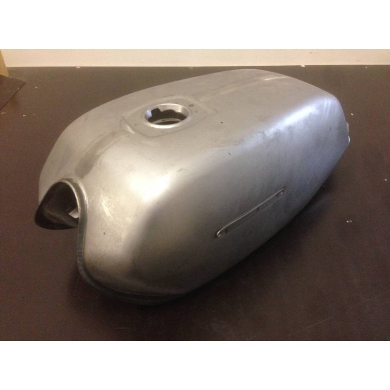 FUEL TANK WITH ACCESSOIRES TYPE 4