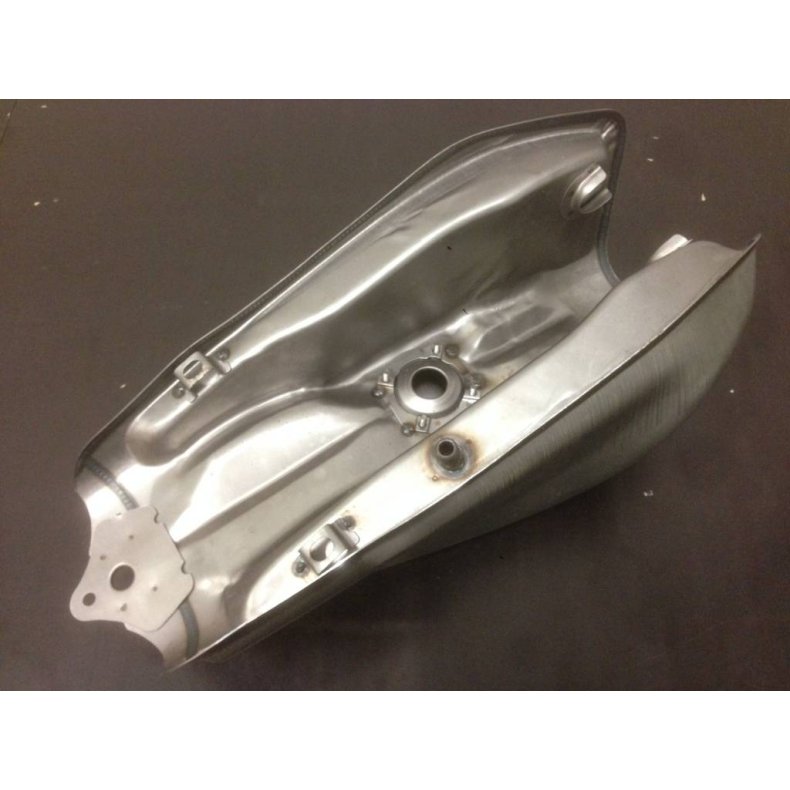 HONDA CB STYLE FUEL TANK WITH ACCESSOIRES TYPE 9