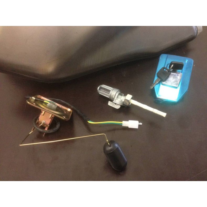 HONDA CB STYLE FUEL TANK WITH ACCESSOIRES TYPE 9