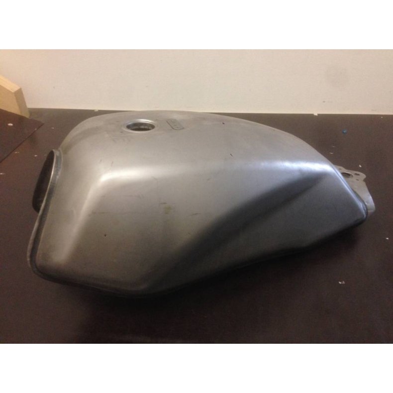 HONDA CB STYLE FUEL TANK WITH ACCESSOIRES TYPE 9