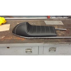 CAFE RACER SDE TUCK N' ROLL BLACK TYPE 31