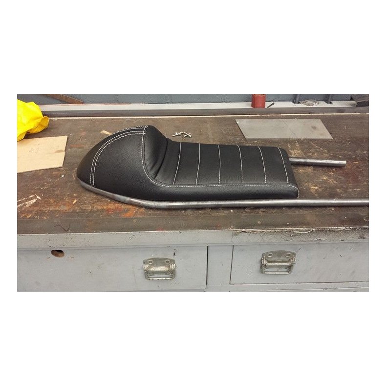 CAFE RACER SDE TUCK N' ROLL BLACK TYPE 31