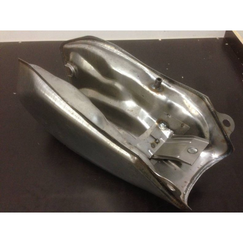 SRZ STYLE FUEL TANK WITH ACCESSOIRES TYPE 7