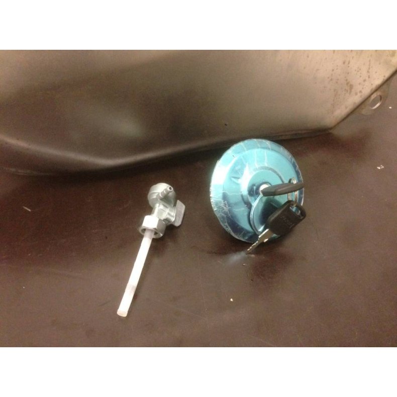 SRZ STYLE FUEL TANK WITH ACCESSOIRES TYPE 7