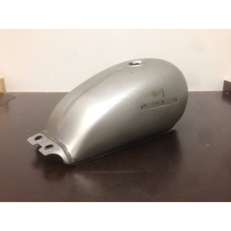 SUZUKI STYLE FUEL TANK WITH ACCESSOIRES TYPE 2