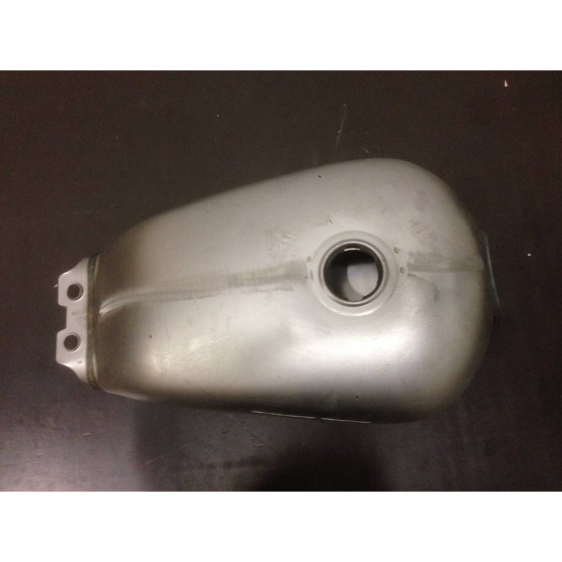 SUZUKI STYLE FUEL TANK WITH ACCESSOIRES TYPE 2