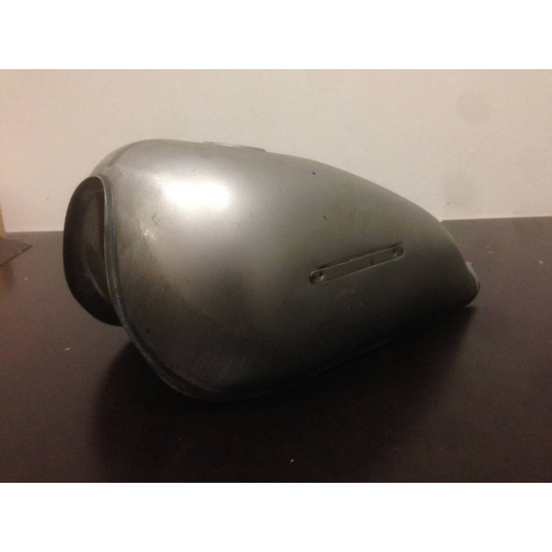 SUZUKI STYLE FUEL TANK WITH ACCESSOIRES TYPE 2