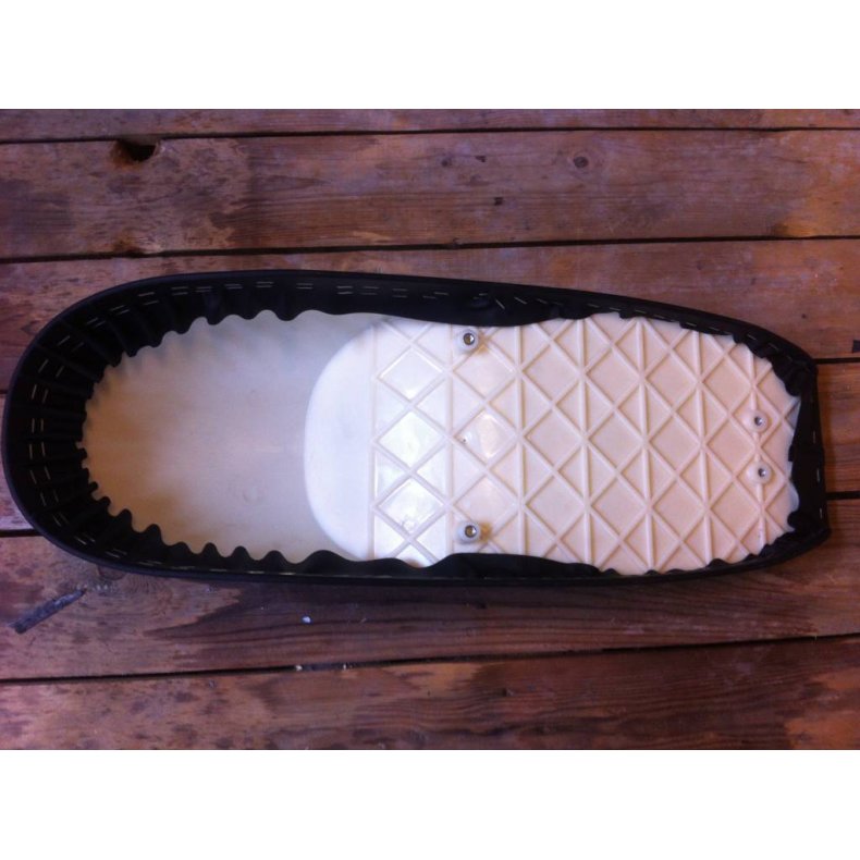 TUCK ROLL CAFE RACER SDE BLACK 96